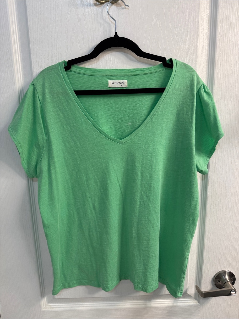 Kettlewell V-Neck Short Sleeve Tee in Mint Green